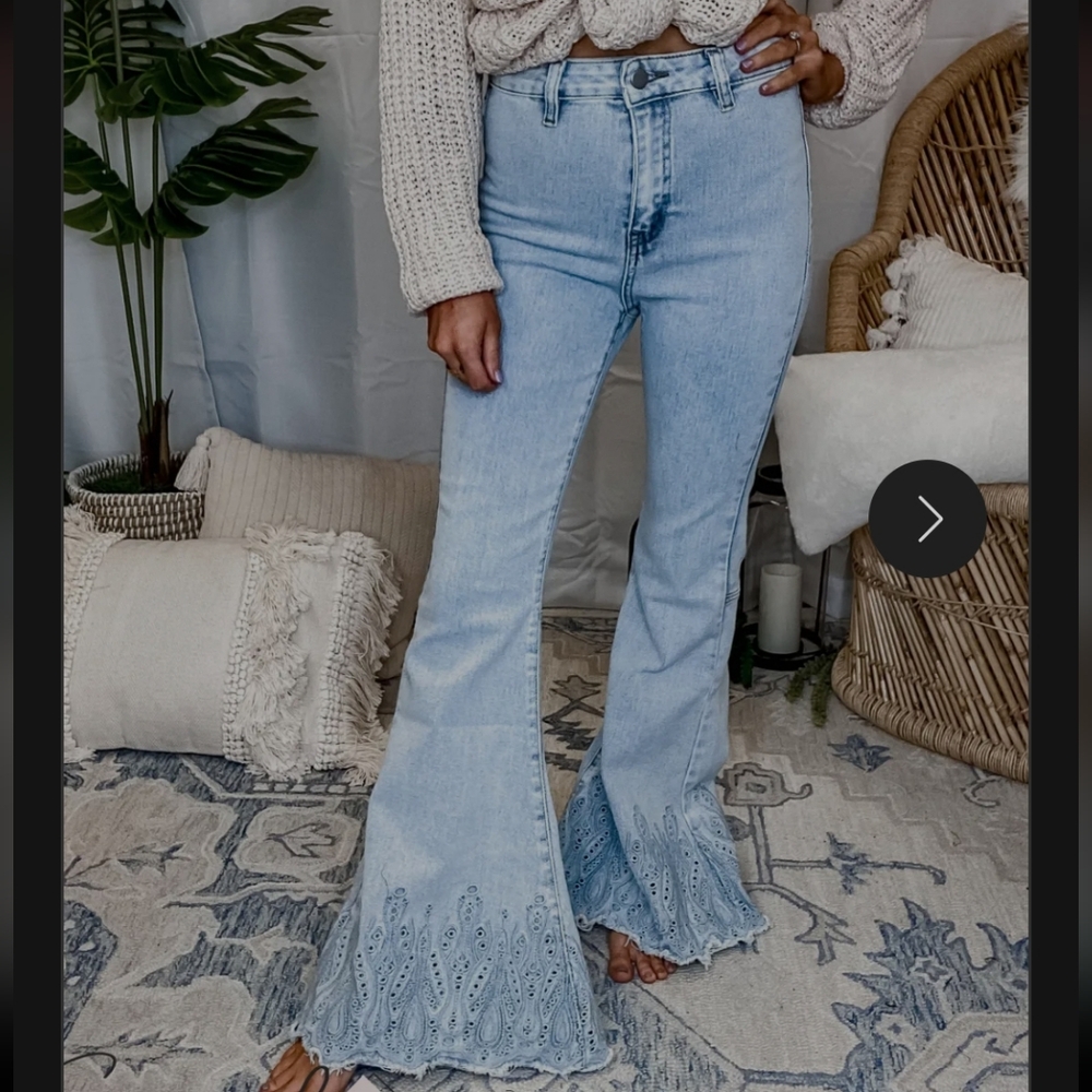 143 Story Flare Jeans